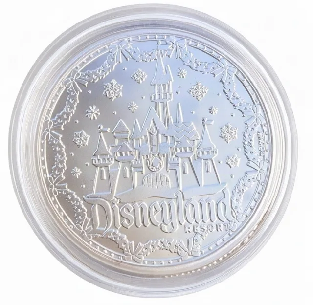 Pooh & Friends Disney medallion coin, Disneyland Resort at Christmas back (Candy Palace / Penny Arcade, Disneyland Park)