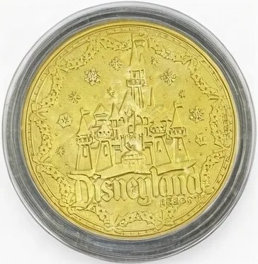 Donald & Daisy Caroling Disney medallion coin, Disneyland Resort at Christmas back (World of Disney (West), Downtown Disney District)