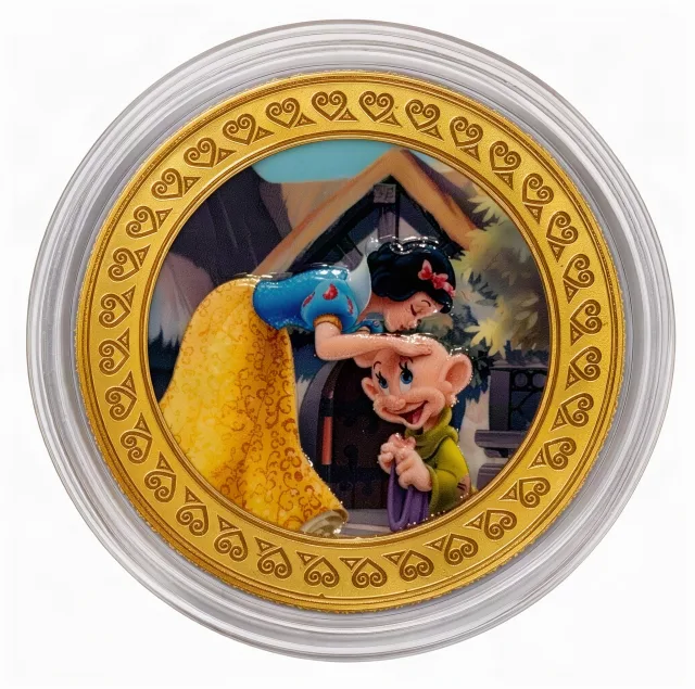 Snow White & Dopey Disney medallion coin, front (Disney's Grand Floridian Resort & Spa, Resort Hotels)