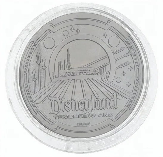 C-3PO & R2-D2 Disney medallion coin, Disneyland Tomorrowland back (Space Mountain Exit, Disneyland Park)